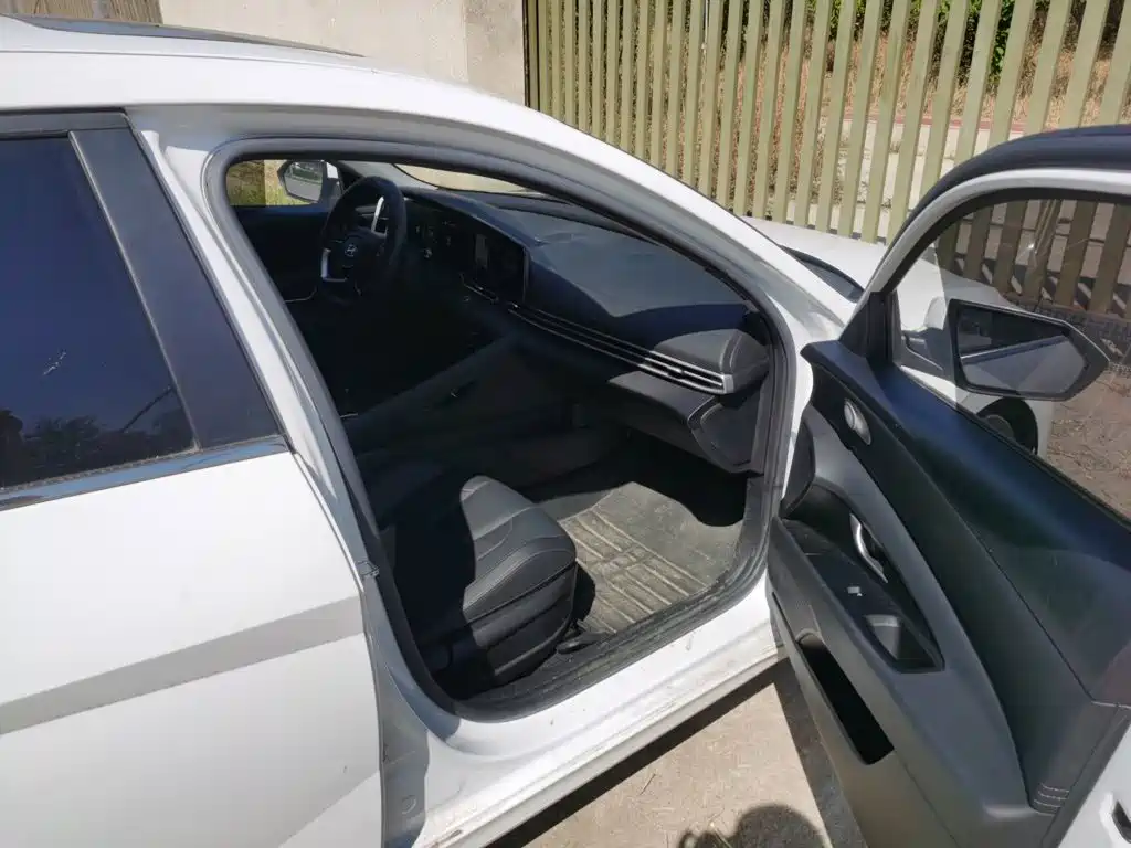 Hyundai Elantra — миниатюра 19