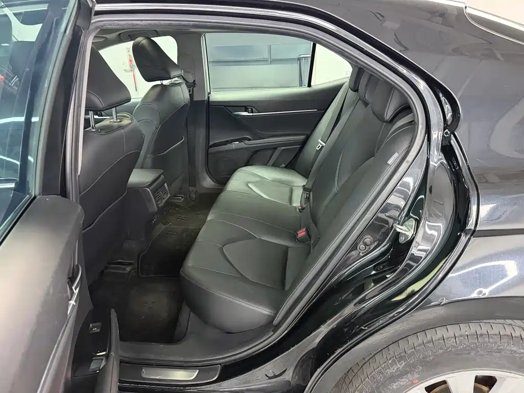 Toyota Camry — миниатюра 5
