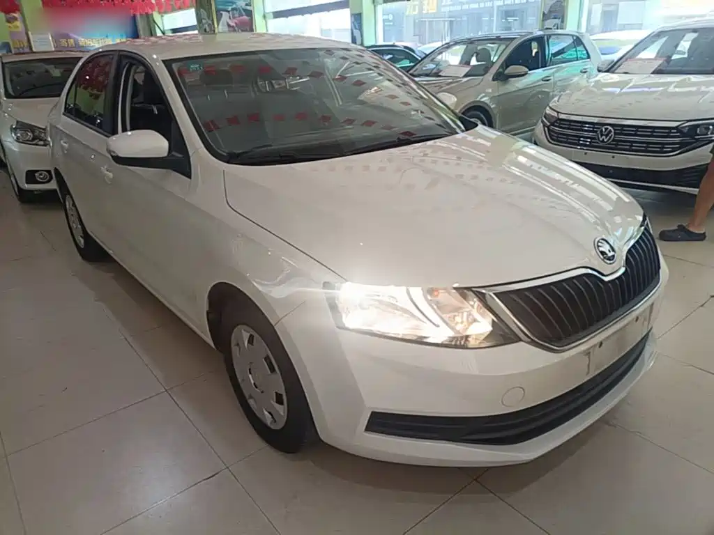 Skoda Rapid — миниатюра 4