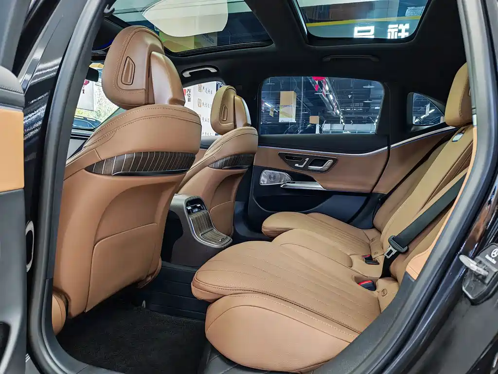 Mercedes-Benz E-Class — миниатюра 6