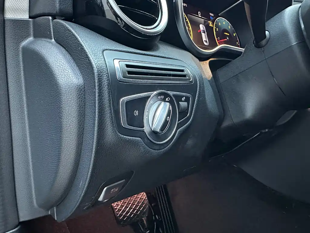 Mercedes-Benz C-Class — миниатюра 12
