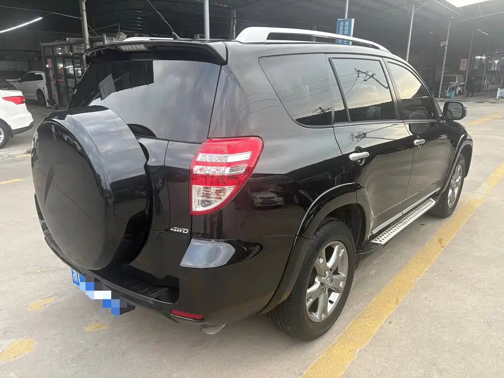 Toyota RAV4 — миниатюра 10