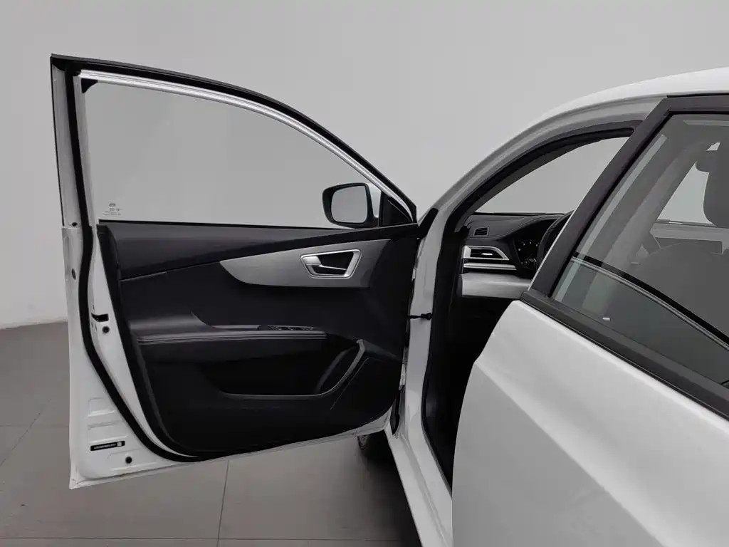 BYD Qin — миниатюра 8