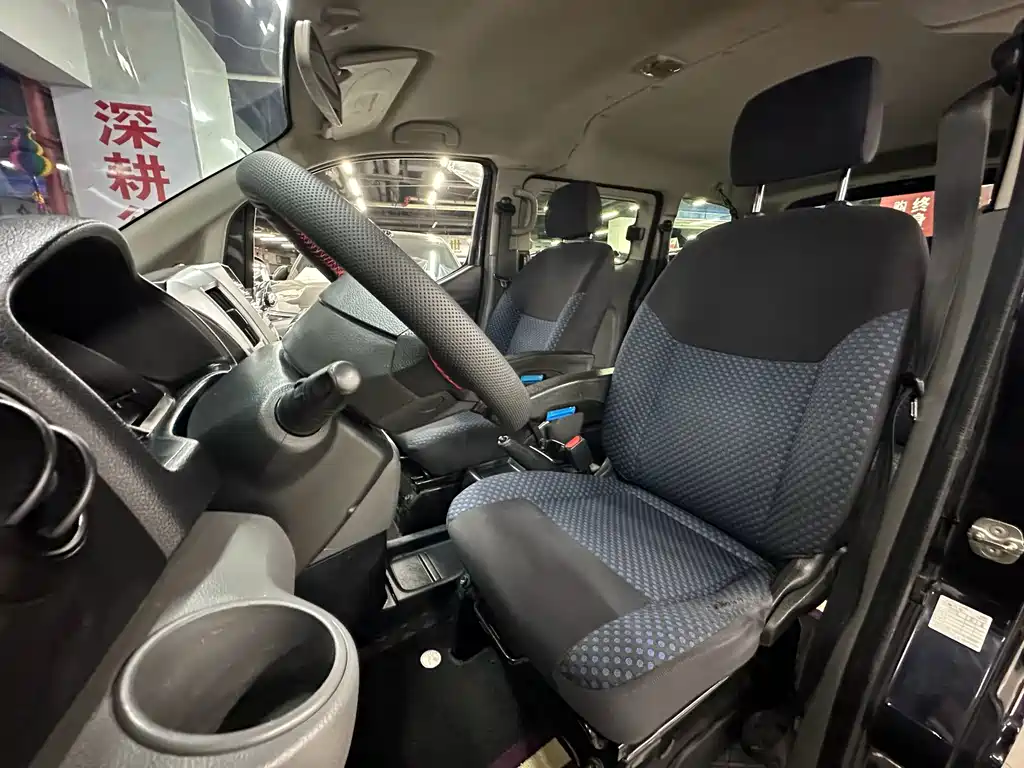 Nissan NV200 — миниатюра 18