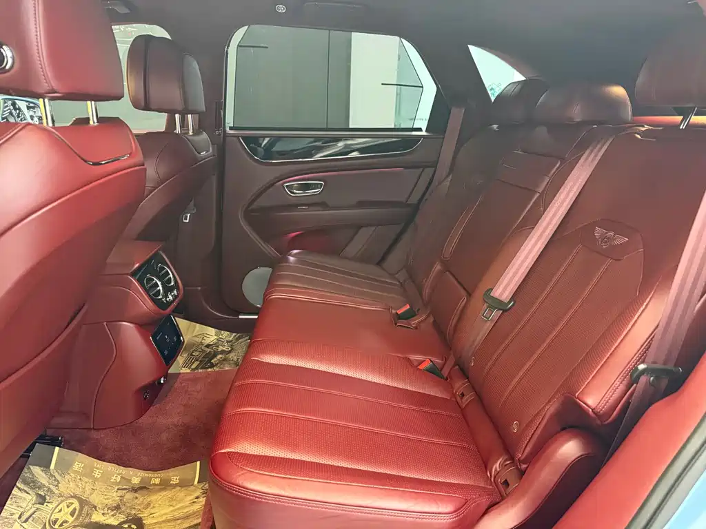 Bentley Bentayga — миниатюра 11
