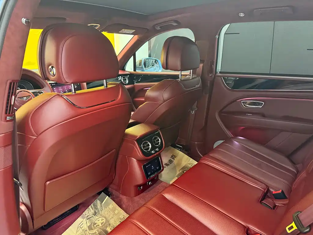 Bentley Bentayga — миниатюра 12