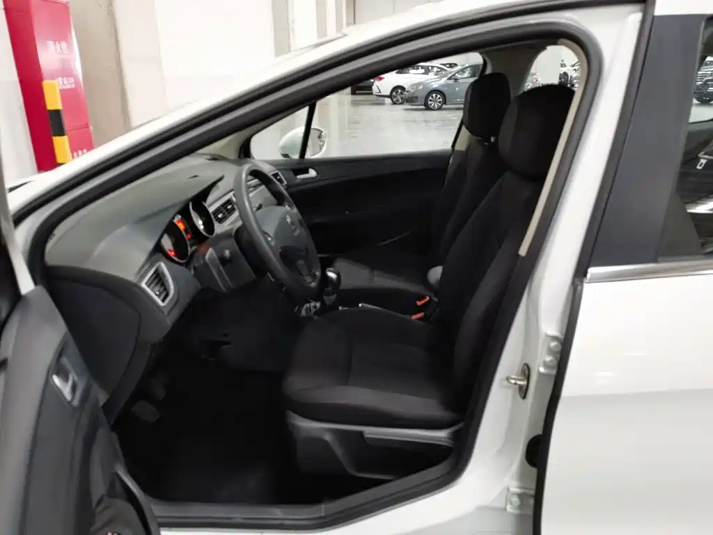 Peugeot 308 — миниатюра 10