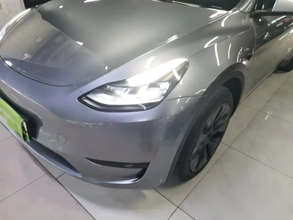 Tesla Model Y — миниатюра 24