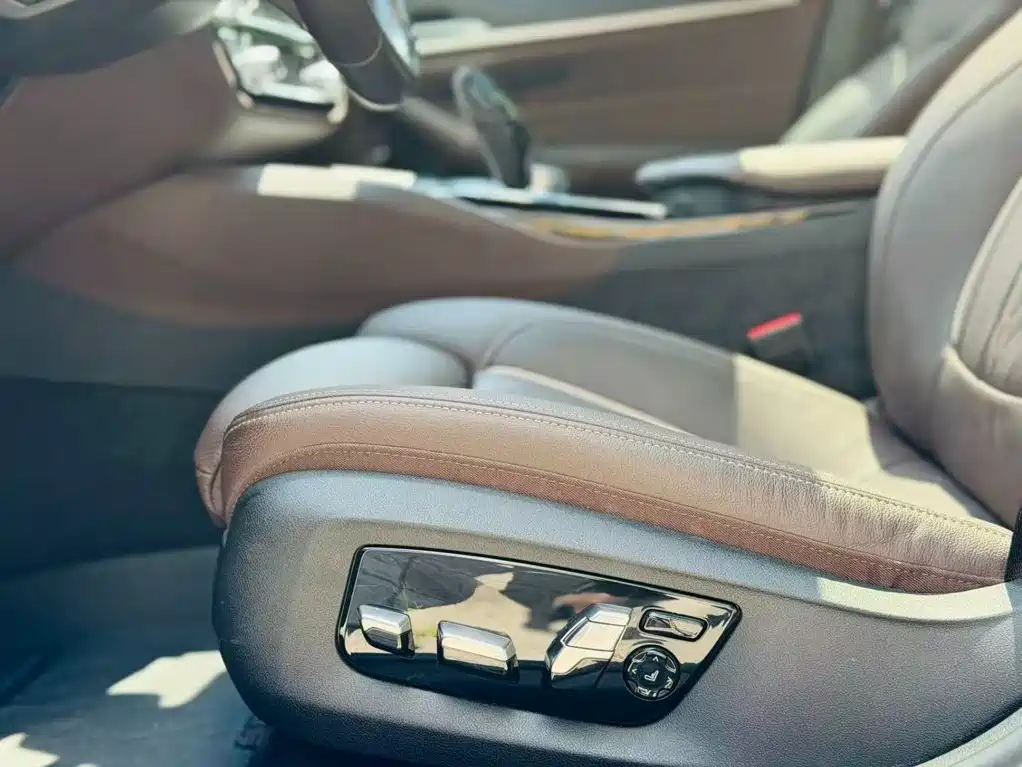 BMW 5 Series — миниатюра 17