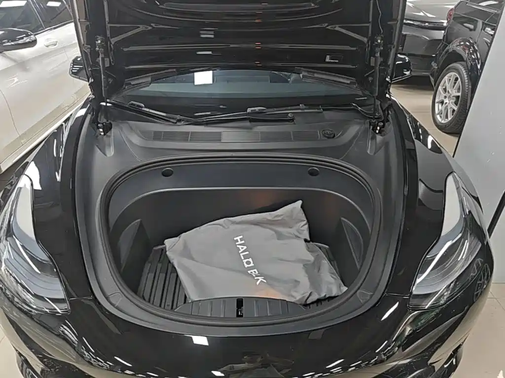 Tesla Model 3 — миниатюра 20
