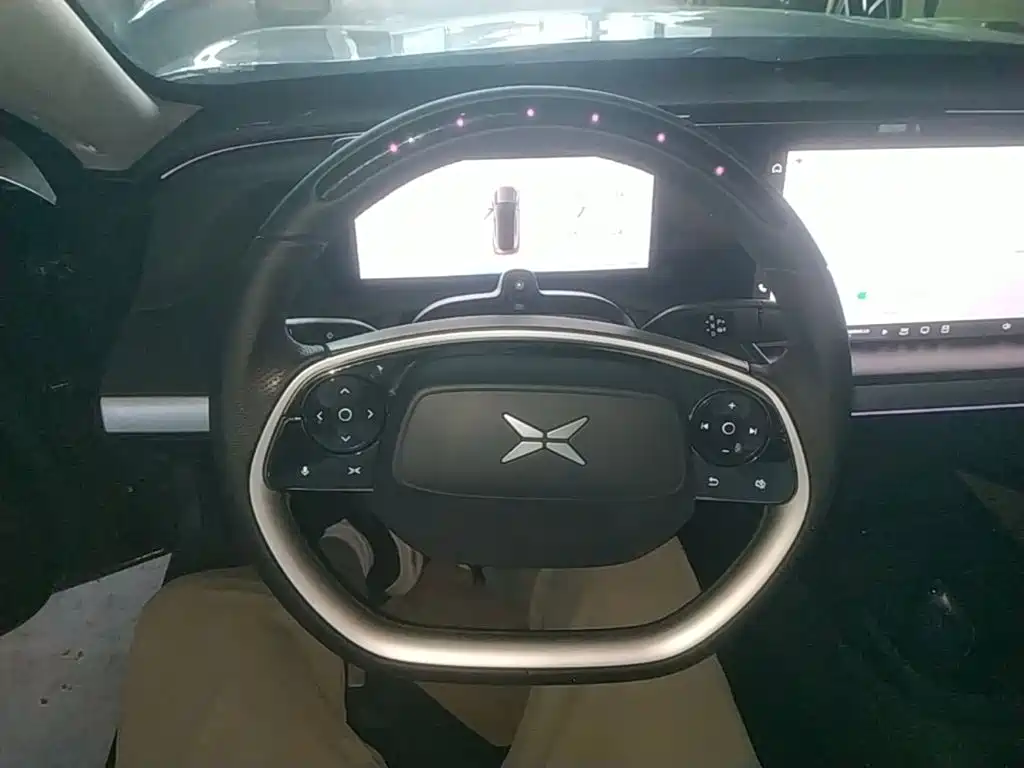XPeng P7 — миниатюра 11