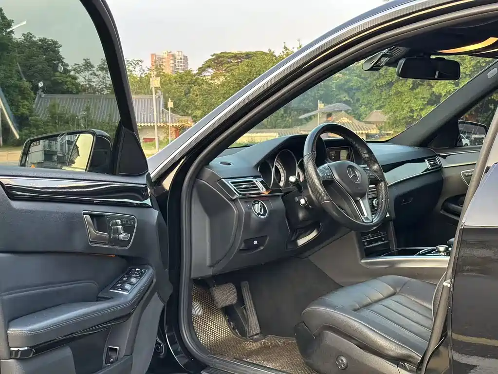 Mercedes-Benz E-Class — миниатюра 4