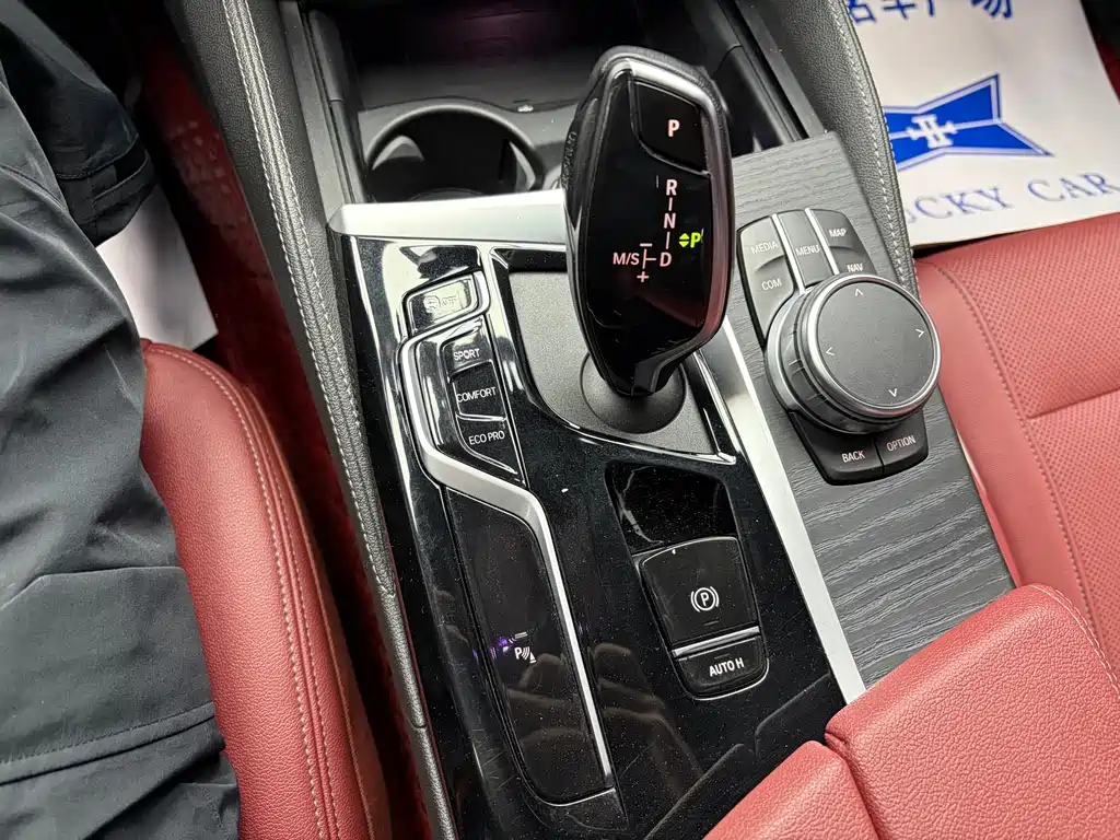 BMW 5 Series — миниатюра 12