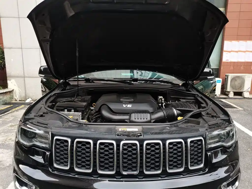 Jeep Grand Cherokee (Import) — миниатюра 21