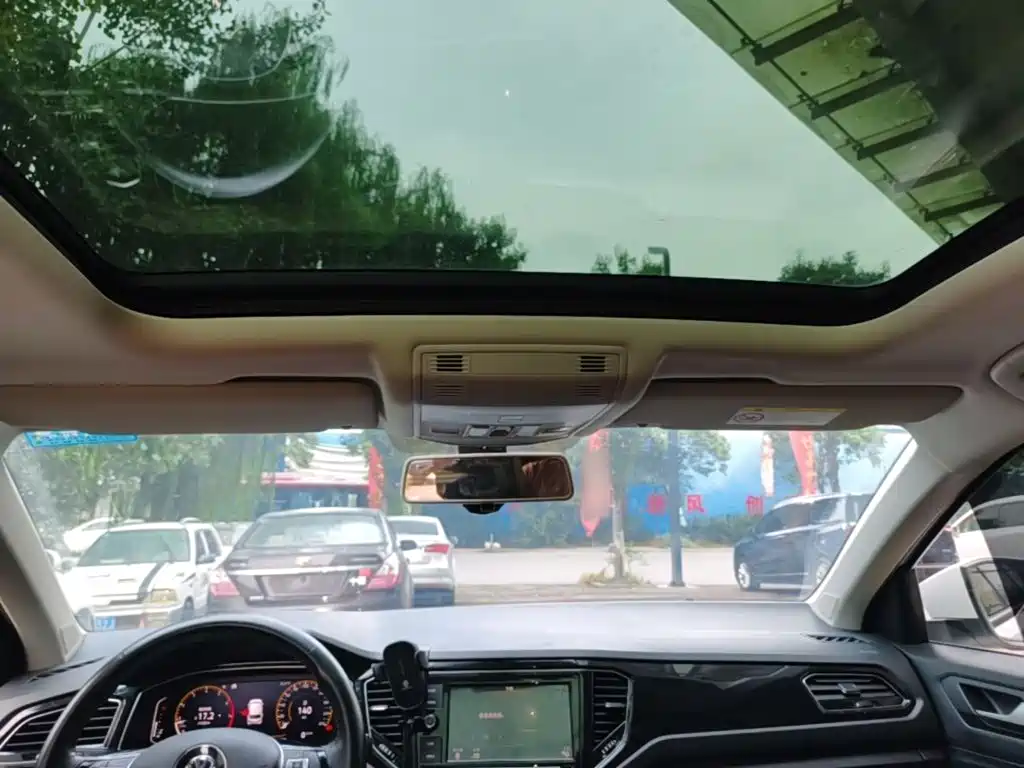 Volkswagen T-Roc — миниатюра 18