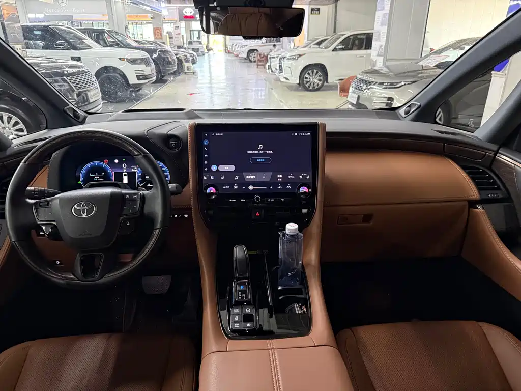 Toyota Alphard — миниатюра 11