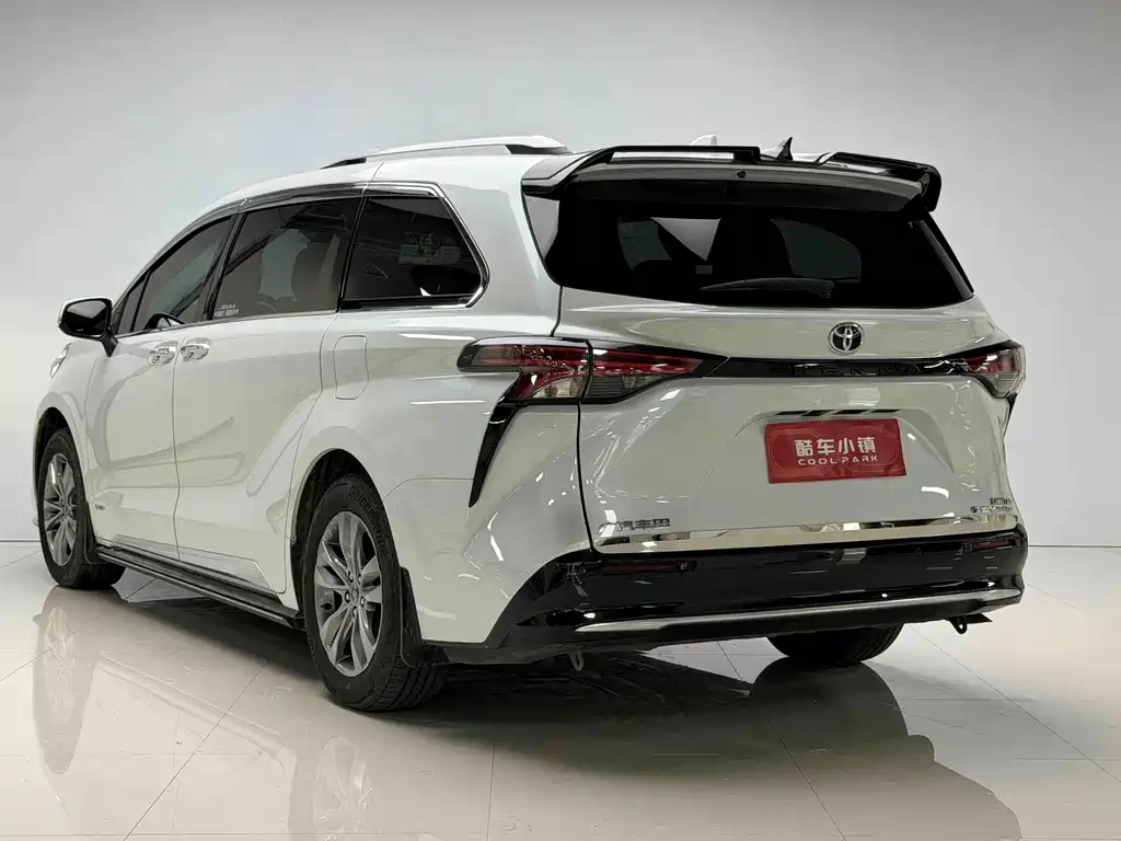 Toyota Sienna — миниатюра 26