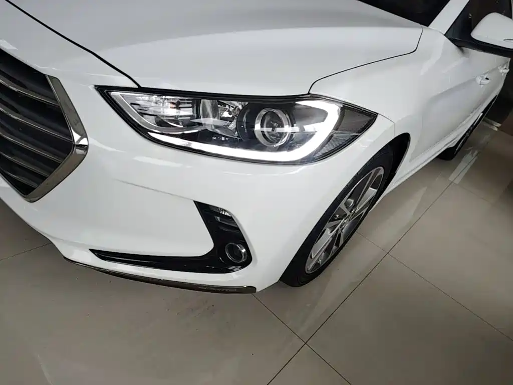 Hyundai Elantra — миниатюра 24
