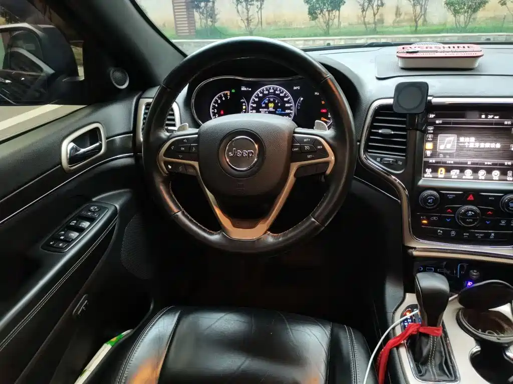 Jeep Grand Cherokee (Import) — миниатюра 11