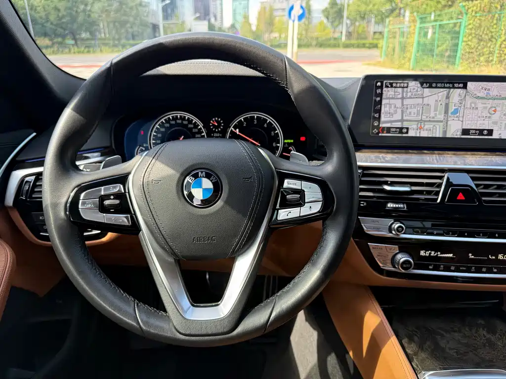 BMW 5 Series — миниатюра 19