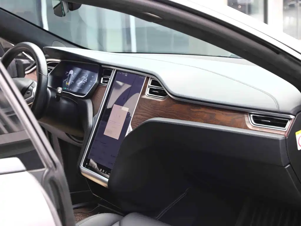 Tesla Model S — миниатюра 8