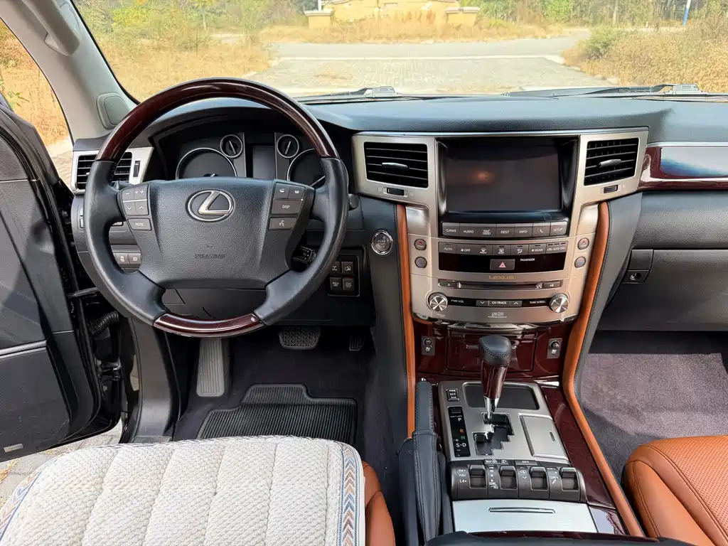 Lexus LX — миниатюра 22