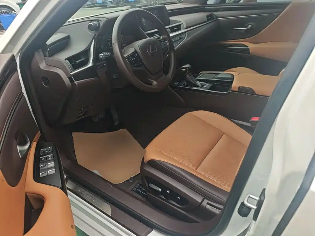 Lexus ES — миниатюра 16