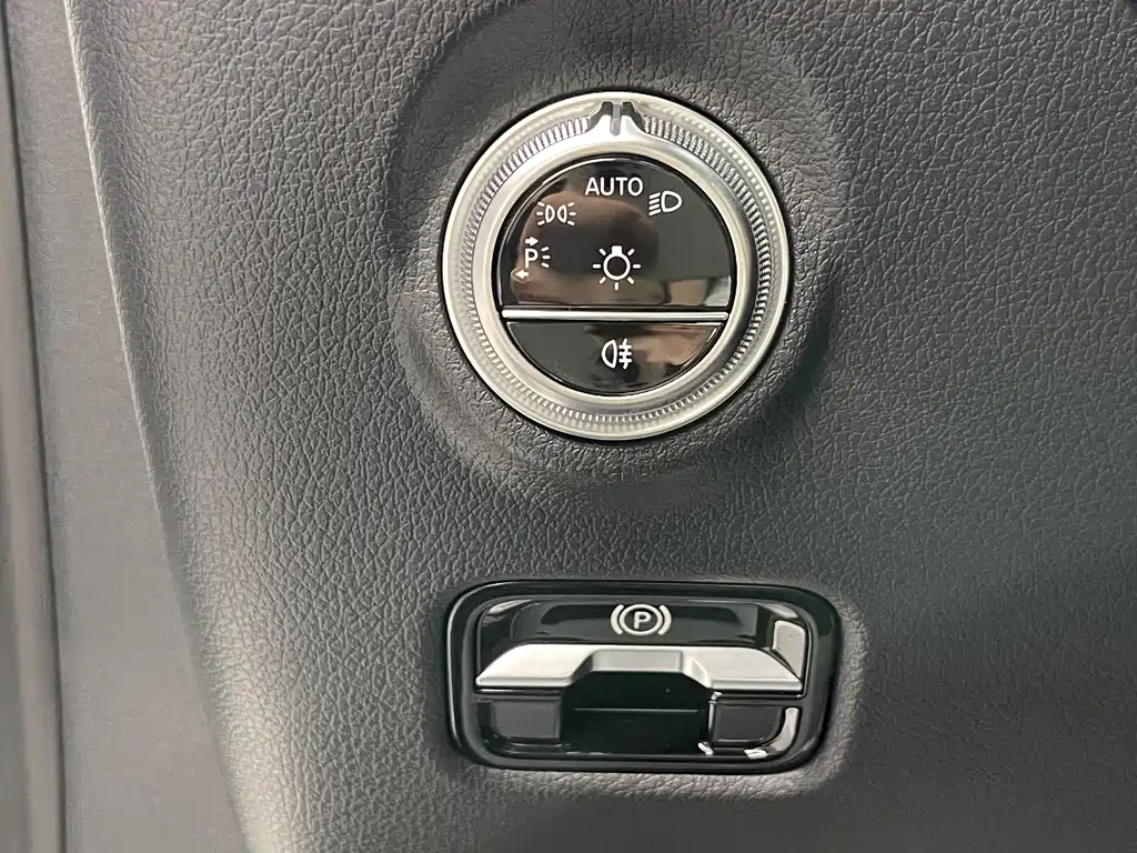 Mercedes-Benz C-Class — миниатюра 21