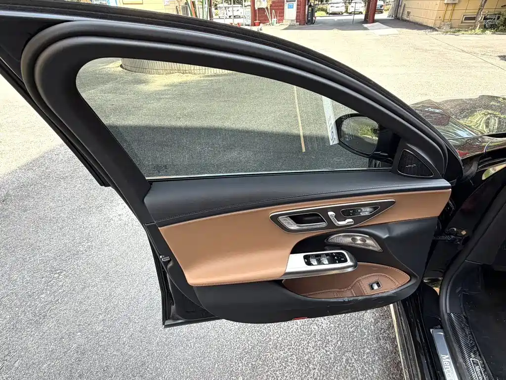 Mercedes-Benz E-Class — миниатюра 7