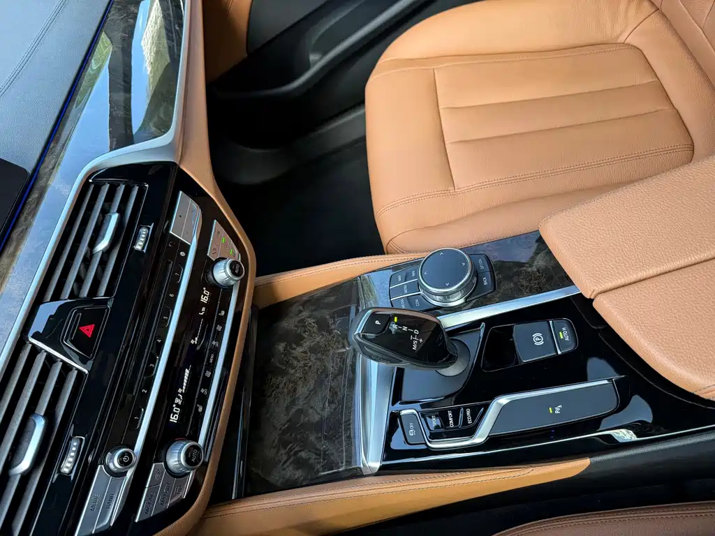 BMW 5 Series — миниатюра 25