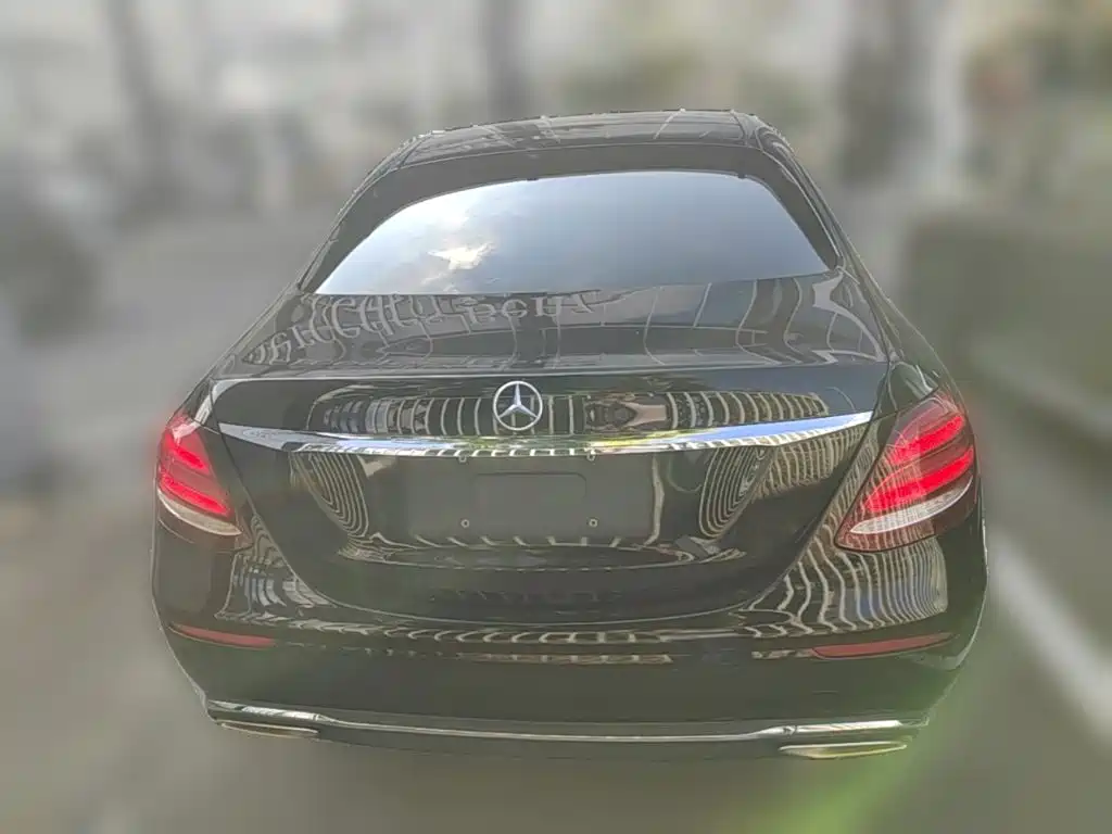 Mercedes-Benz E-Class — миниатюра 8