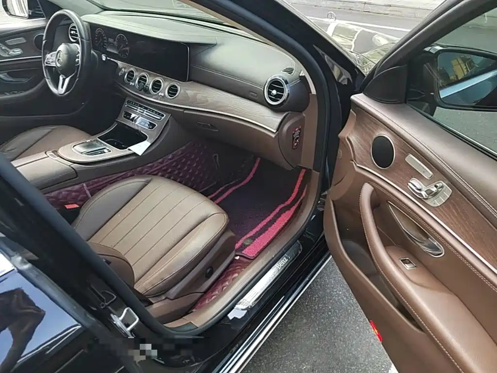 Mercedes-Benz E-Class — миниатюра 9