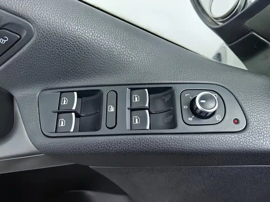 Volkswagen Tiguan — миниатюра 9