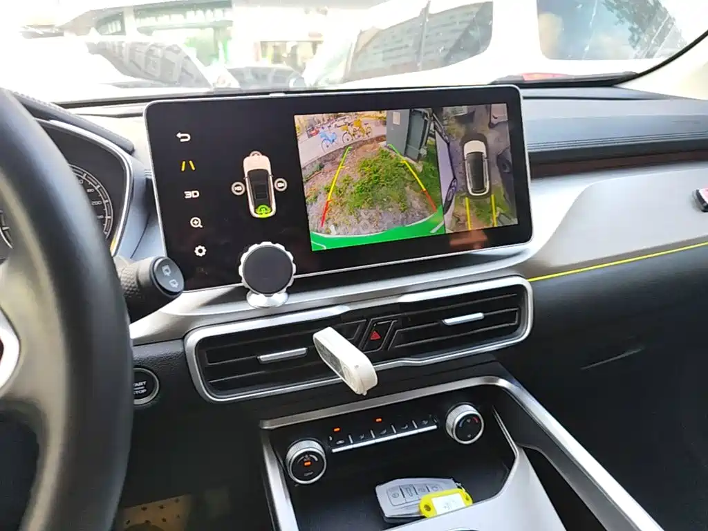 Geely Binyue — миниатюра 13