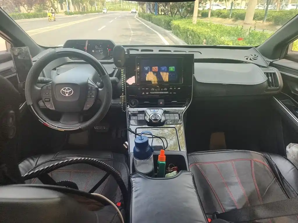 Toyota bZ4X — миниатюра 13