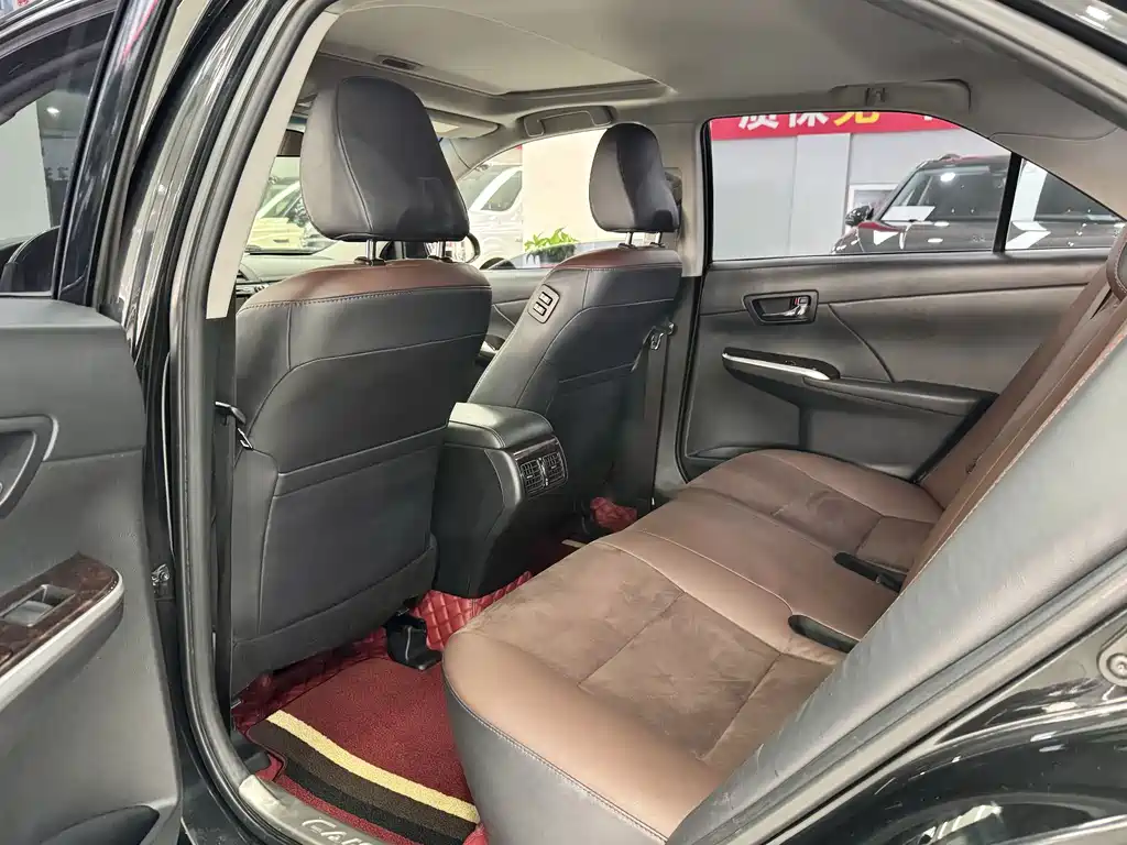 Toyota Camry — миниатюра 6