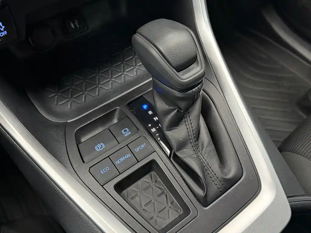 Toyota RAV4 — миниатюра 10