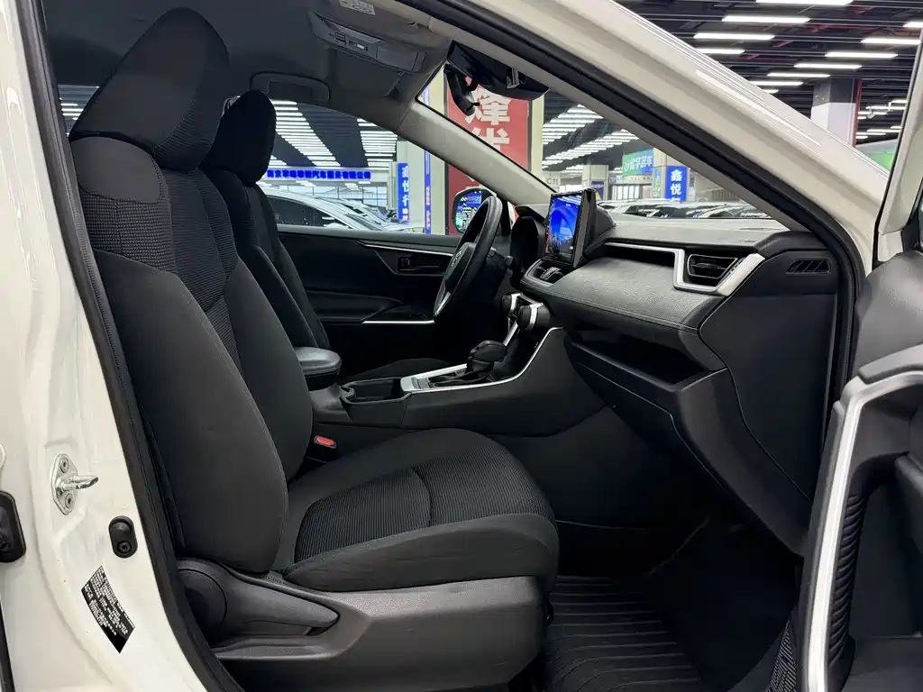 Toyota RAV4 — миниатюра 13