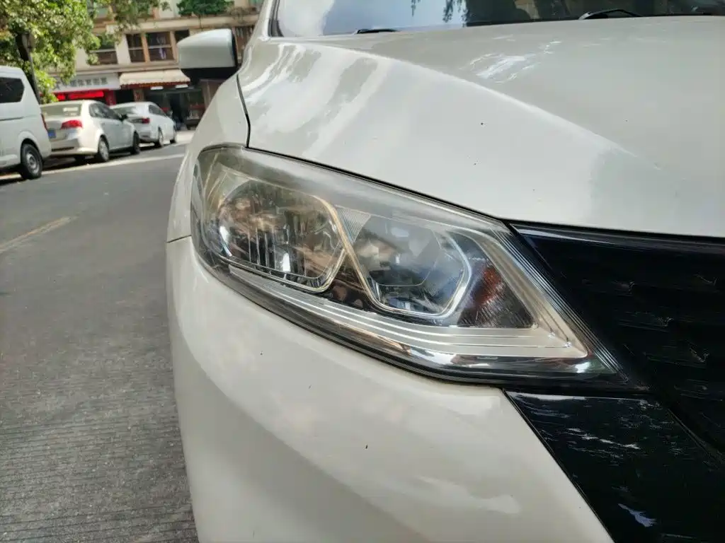 Nissan Tiida — миниатюра 7