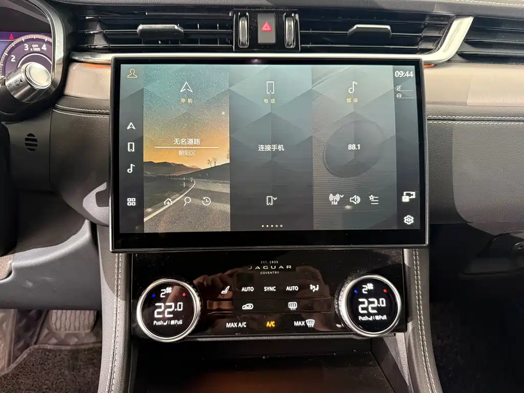 Jaguar F-PACE — миниатюра 13