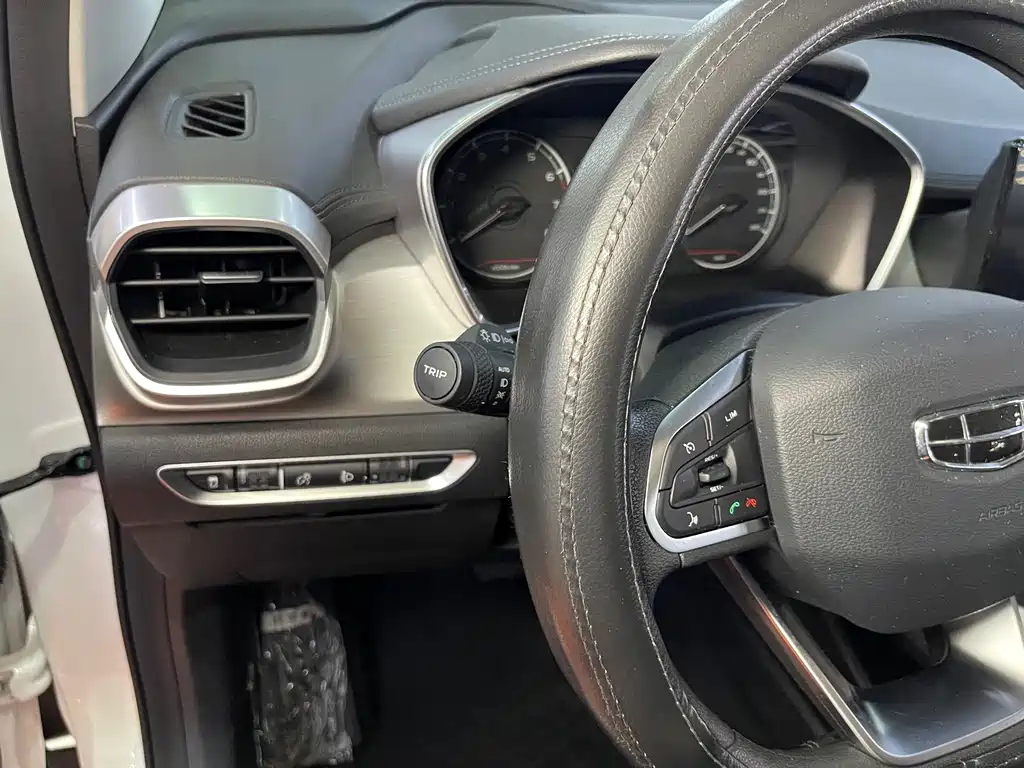 Geely Binyue — миниатюра 7