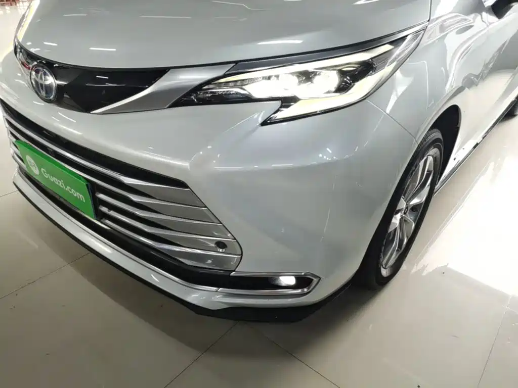Toyota Sienna — миниатюра 24