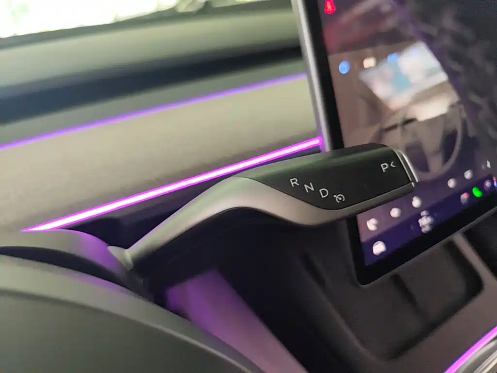 Tesla Model Y — миниатюра 14