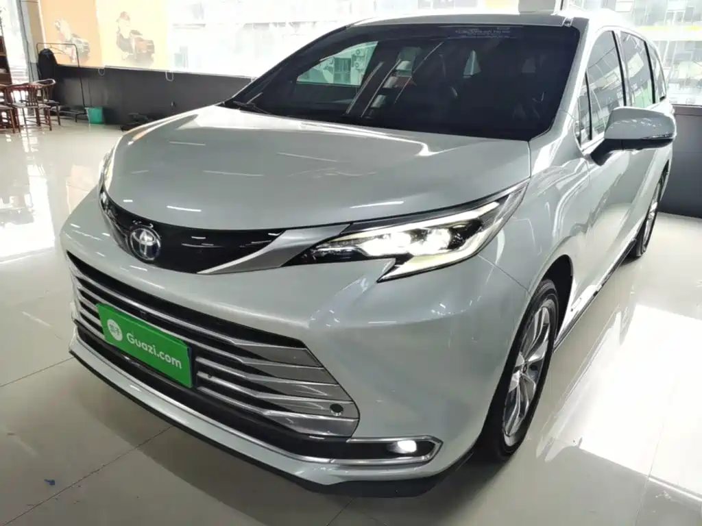Toyota Sienna — миниатюра 2
