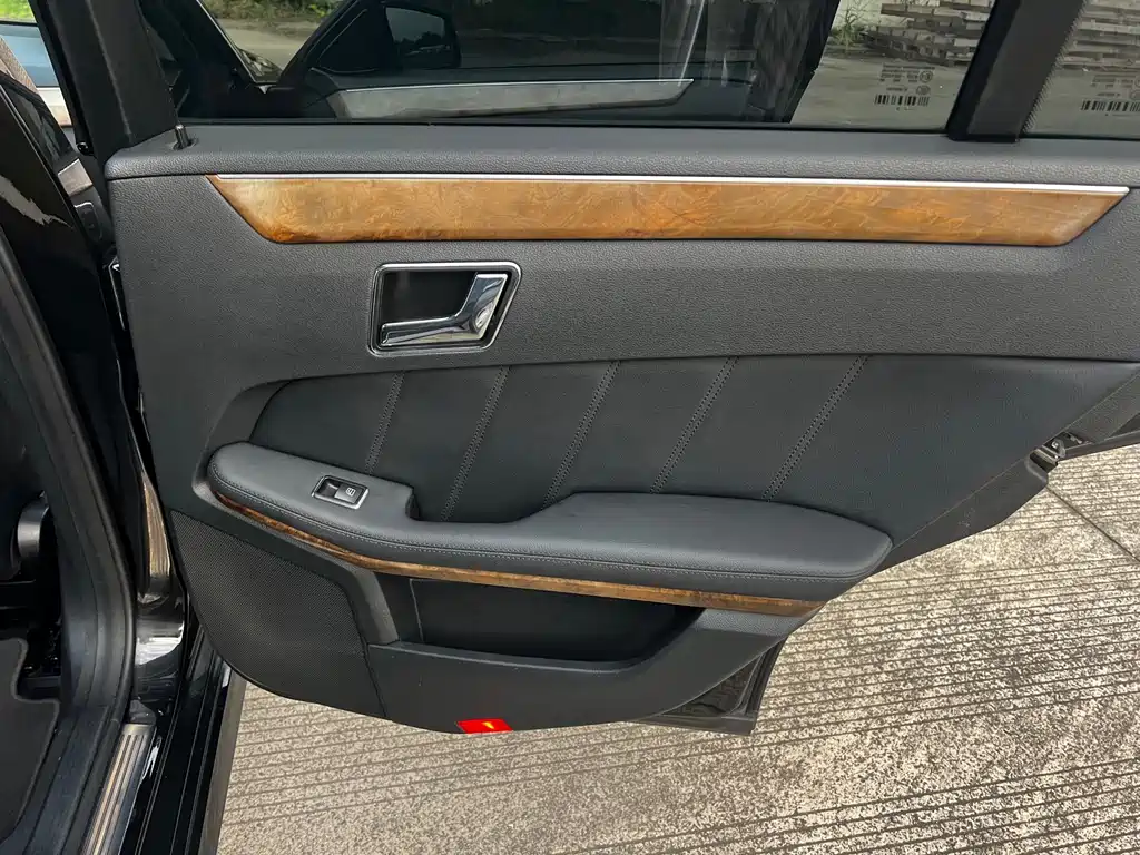 Mercedes-Benz E-Class (Import) — миниатюра 14