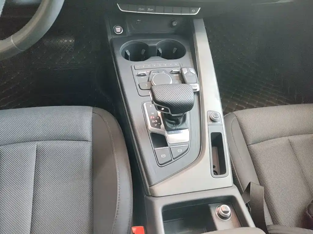 Audi A4L — миниатюра 10