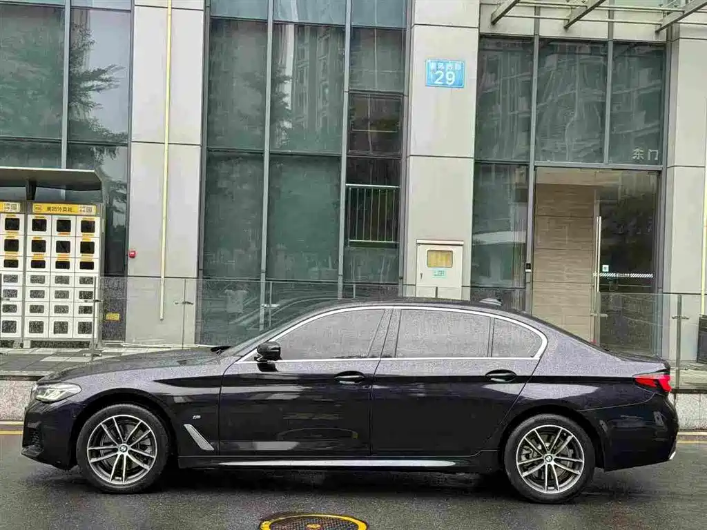 BMW 5 Series — миниатюра 2