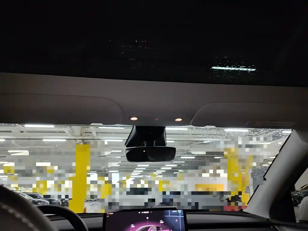 Tesla Model Y — миниатюра 18