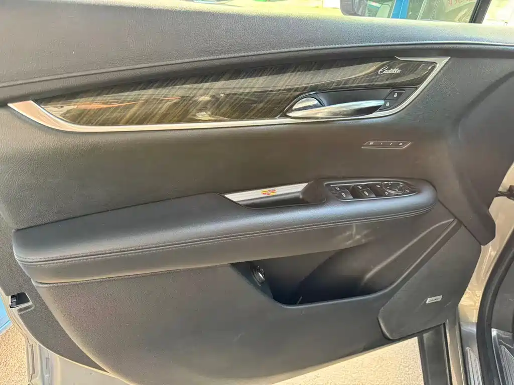 Cadillac XT5 — миниатюра 3