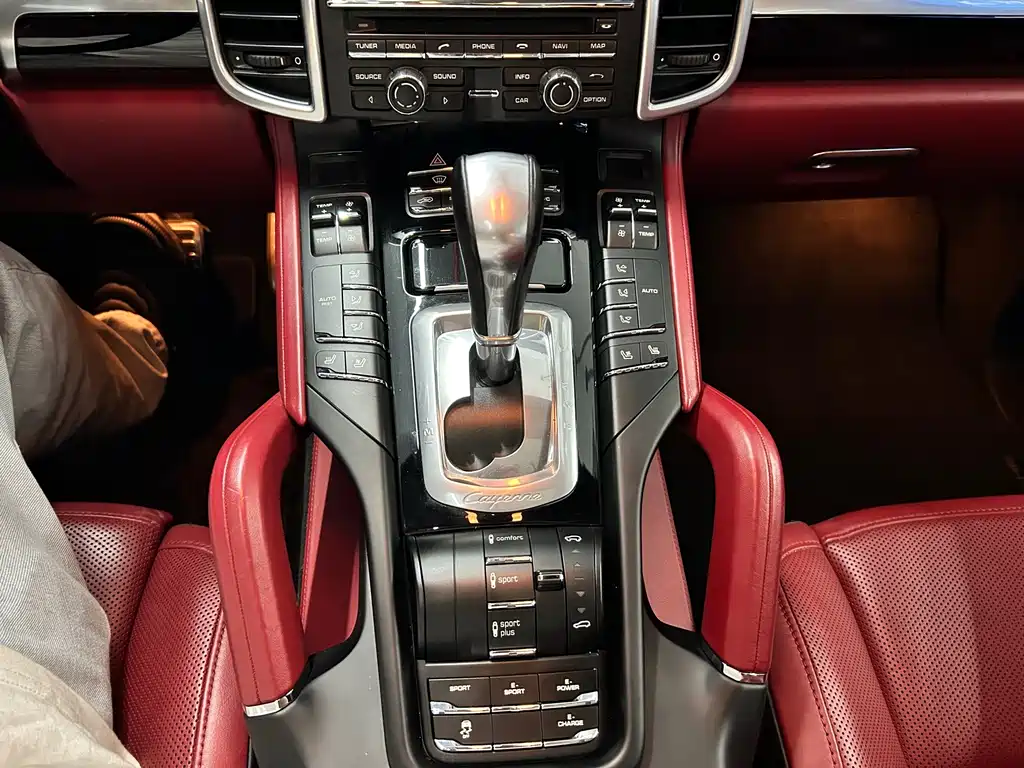 Porsche Cayenne Hybrid — миниатюра 10